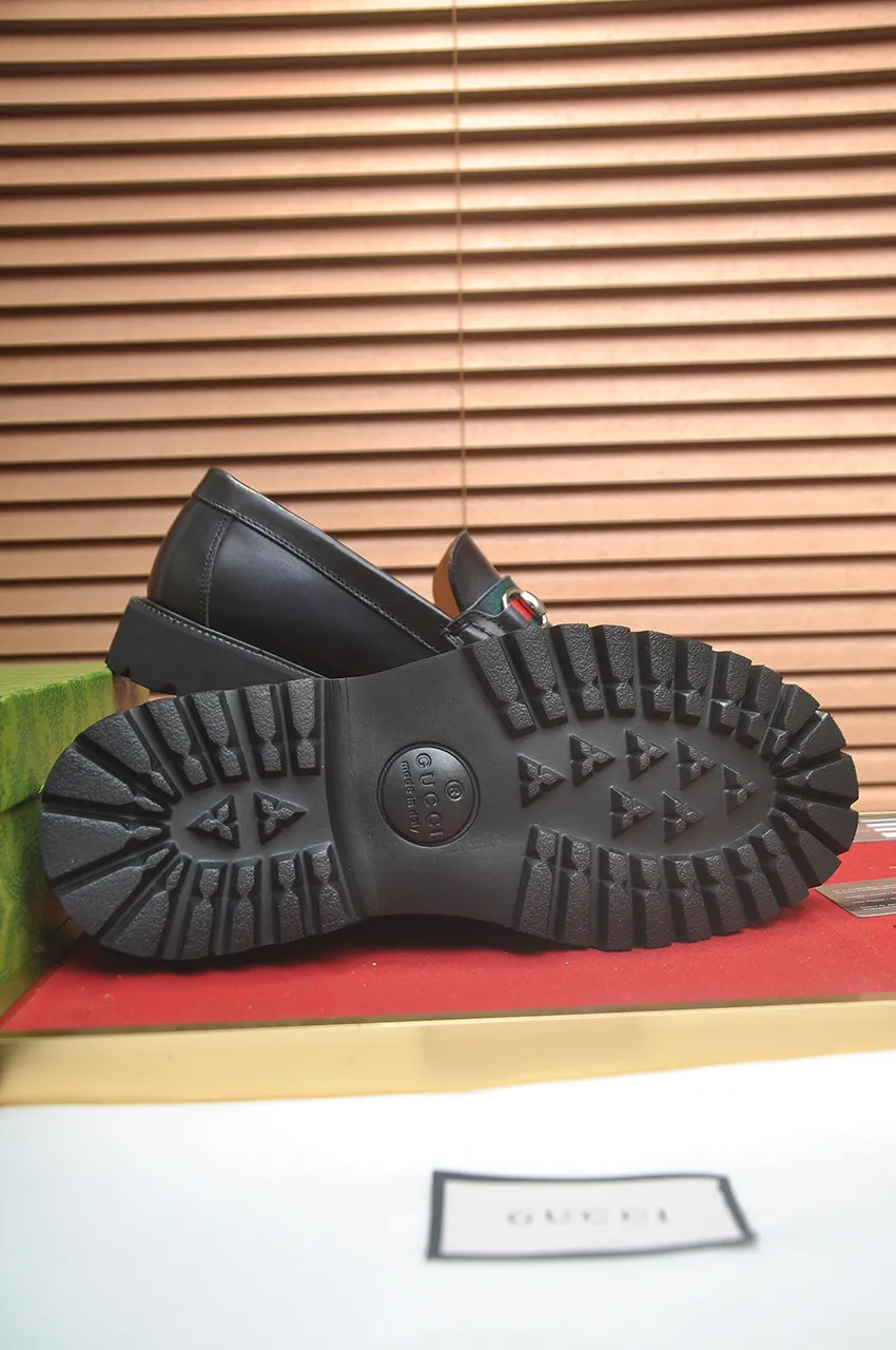 Men's shoes💰560💶Italy's top luxury men's shoe giant (GUCCI) (Gucci) (full cowhide lining) new arrival🍃Original European style🔰 Pleasant to the eye😍In order to make the shoes more durable and non-deformable🌀The production continues to follow traditional methods but there is still no lack of innovation💪Choose original sheepskin for the leather♻️ Smooth and natural And extra bright ⭐Made of imported cowhide, the first choice of rich people 38-45 (45 customized)